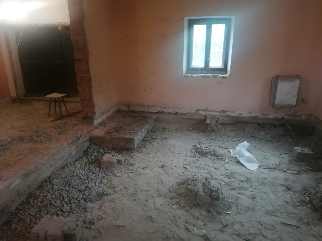 Voorbereiding van de vloer tijdens een renovatie